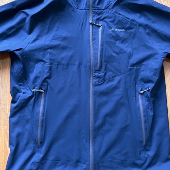 Patagonia Blue Raincoat with Hood and Technical Fabric - Picture 11 of 12